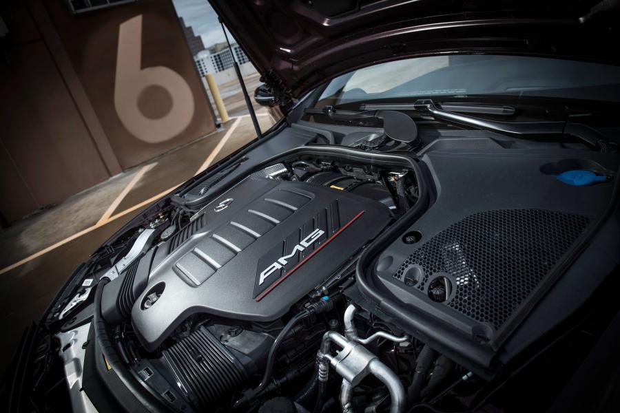 Моторный отсек Mercedes-AMG E53 4Matic+ Coupe (C238) 2018 года  (NA) (фото 5 из 42)